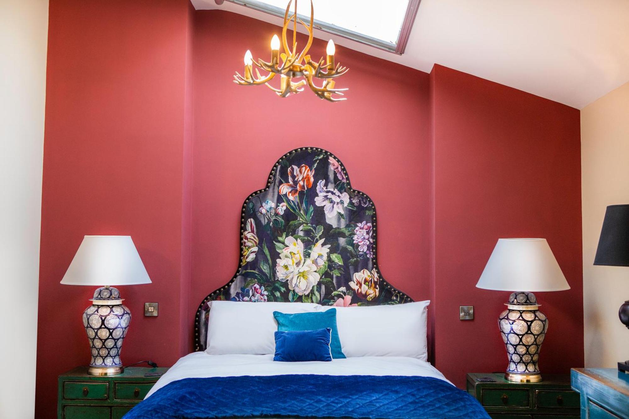 The Wyvill Arms Hotel Лейбърн Екстериор снимка