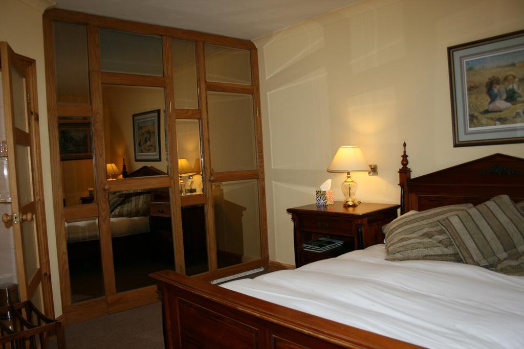 The Wyvill Arms Hotel Лейбърн Стая снимка