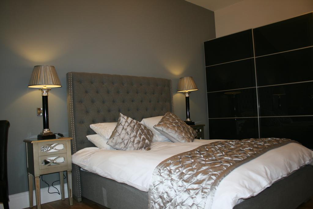 The Wyvill Arms Hotel Лейбърн Стая снимка