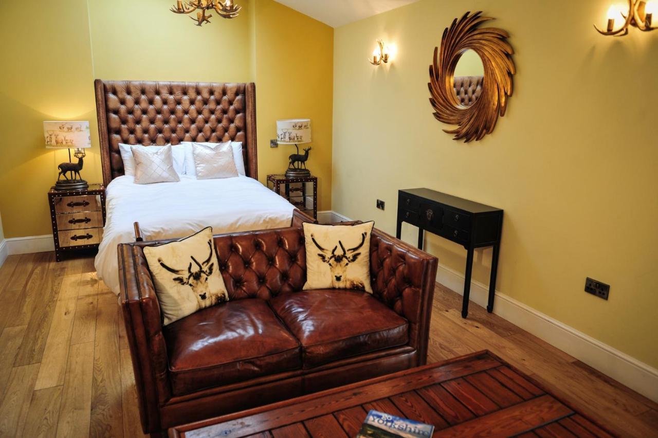 The Wyvill Arms Hotel Лейбърн Екстериор снимка