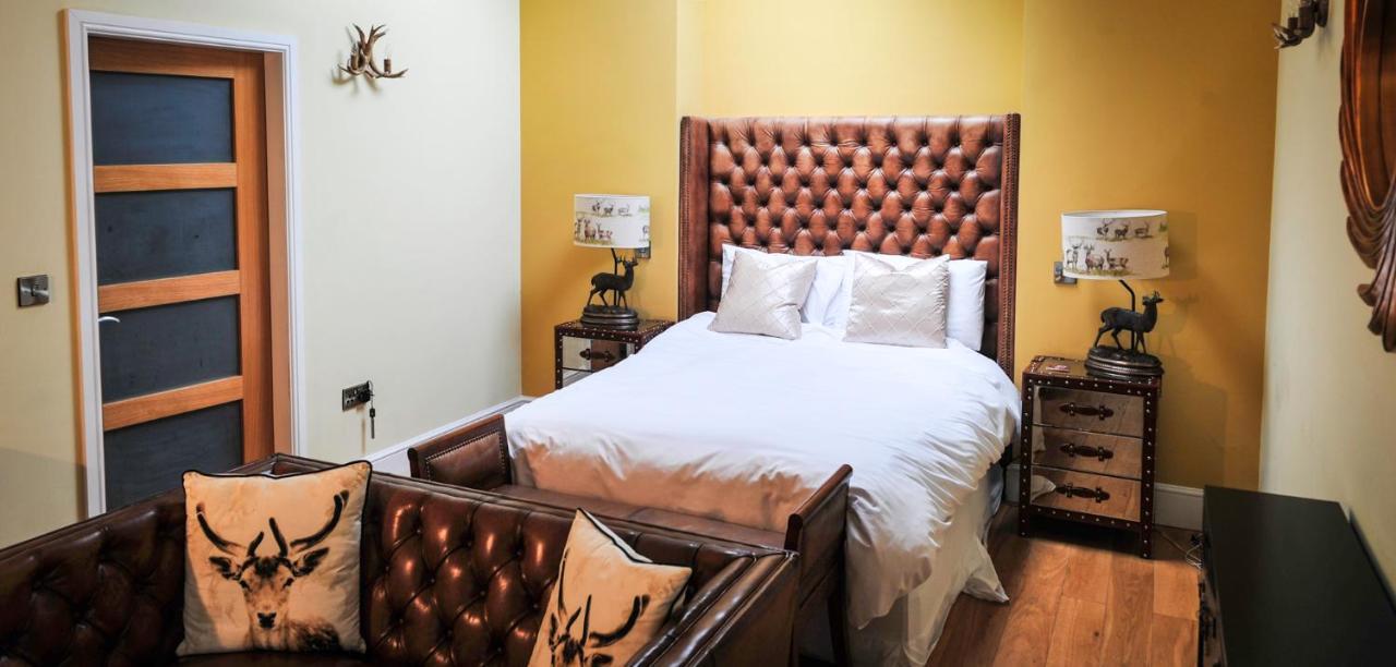 The Wyvill Arms Hotel Лейбърн Екстериор снимка