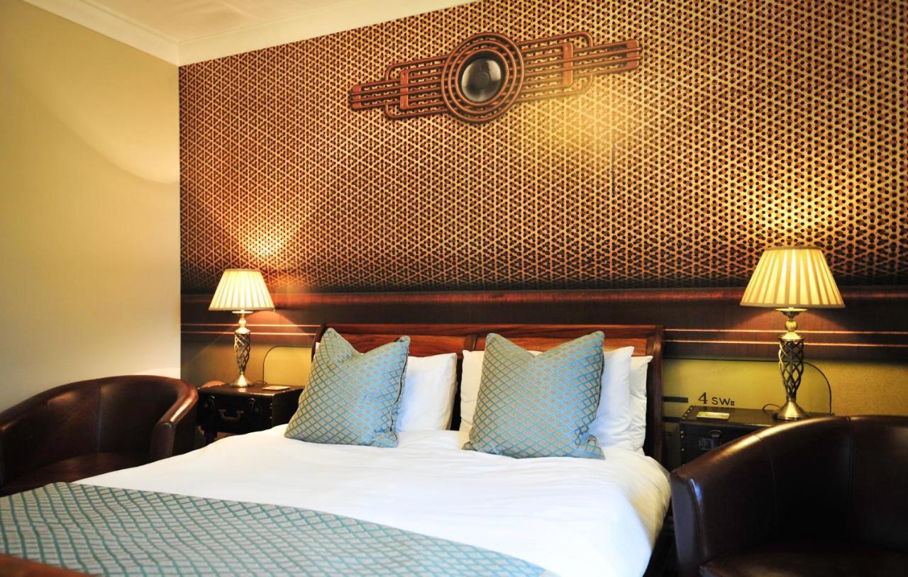 The Wyvill Arms Hotel Лейбърн Екстериор снимка