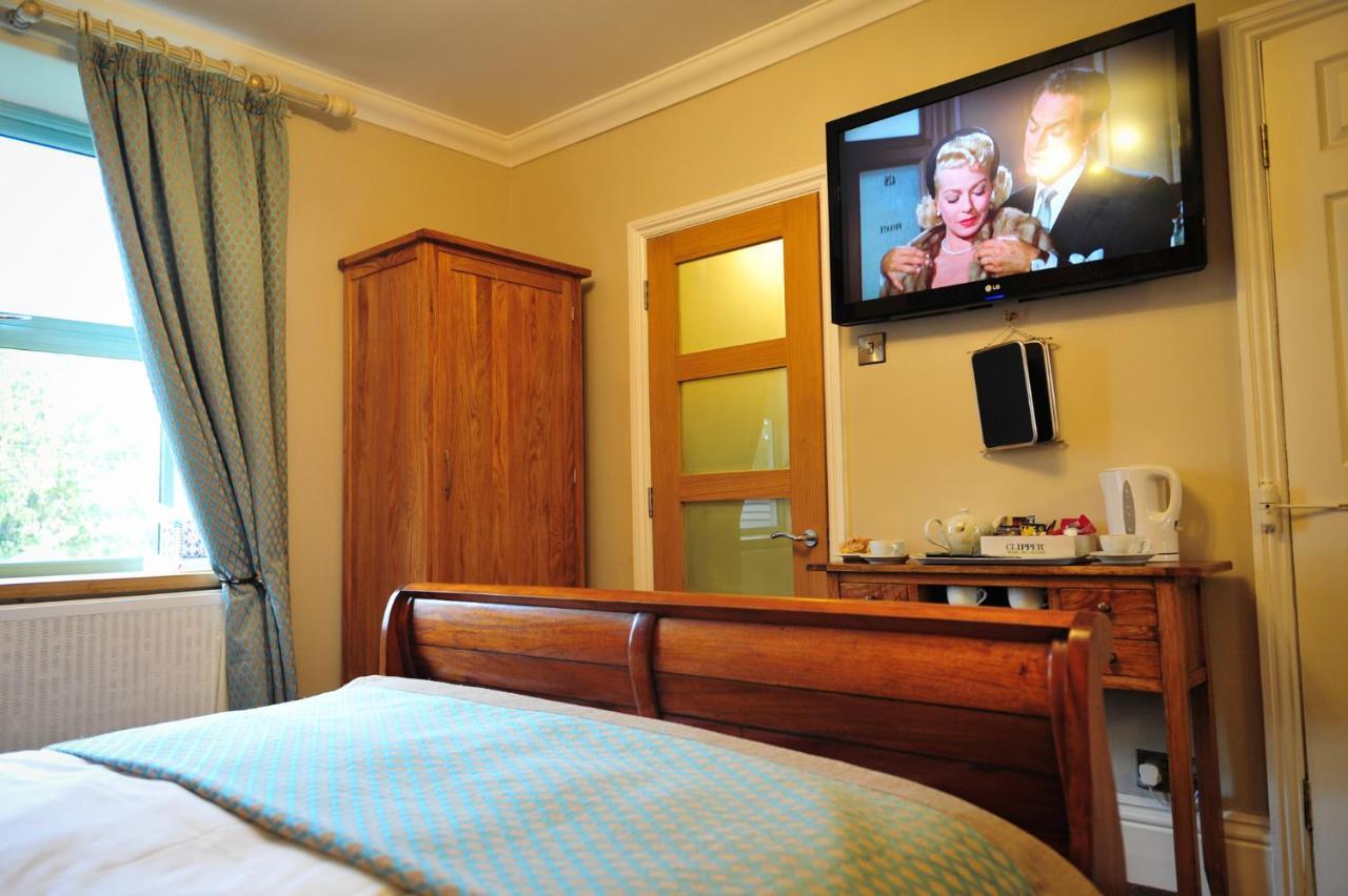 The Wyvill Arms Hotel Лейбърн Екстериор снимка