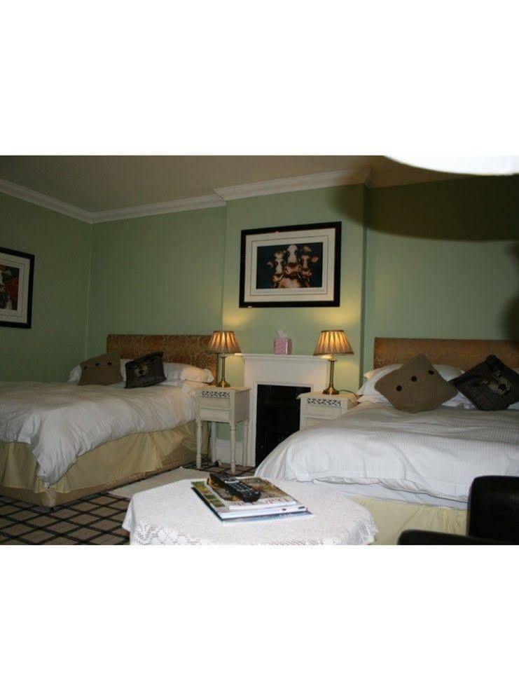 The Wyvill Arms Hotel Лейбърн Екстериор снимка